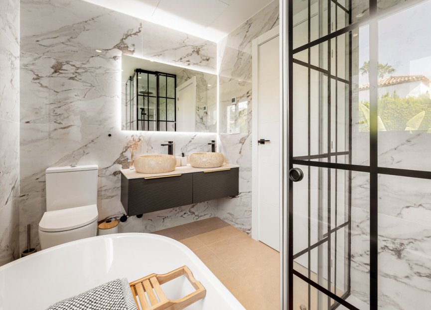 Resale - House - Detached Villa - Marbella - Nueva Andalucia