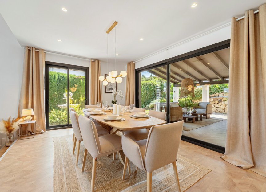 Resale - House - Detached Villa - Marbella - Nueva Andalucia