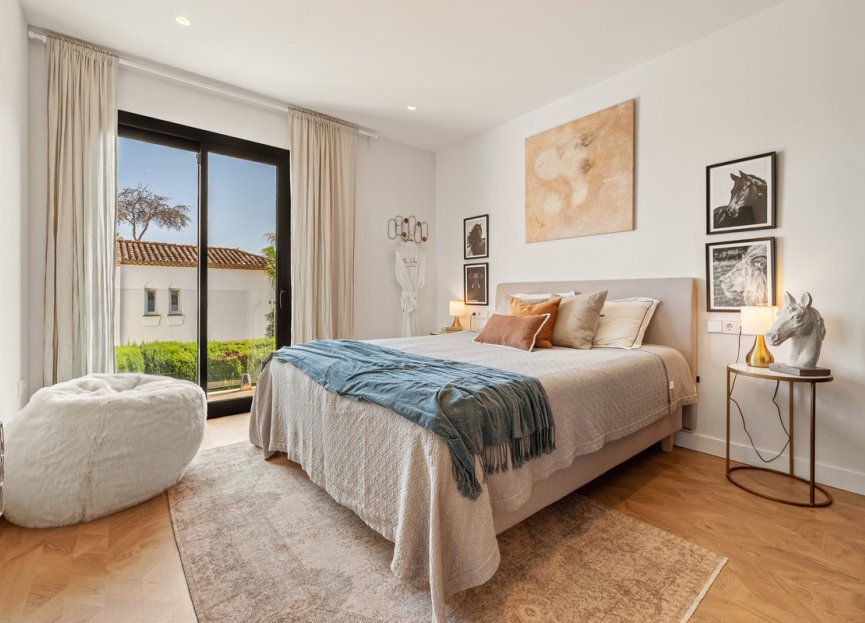 Resale - House - Detached Villa - Marbella - Nueva Andalucia