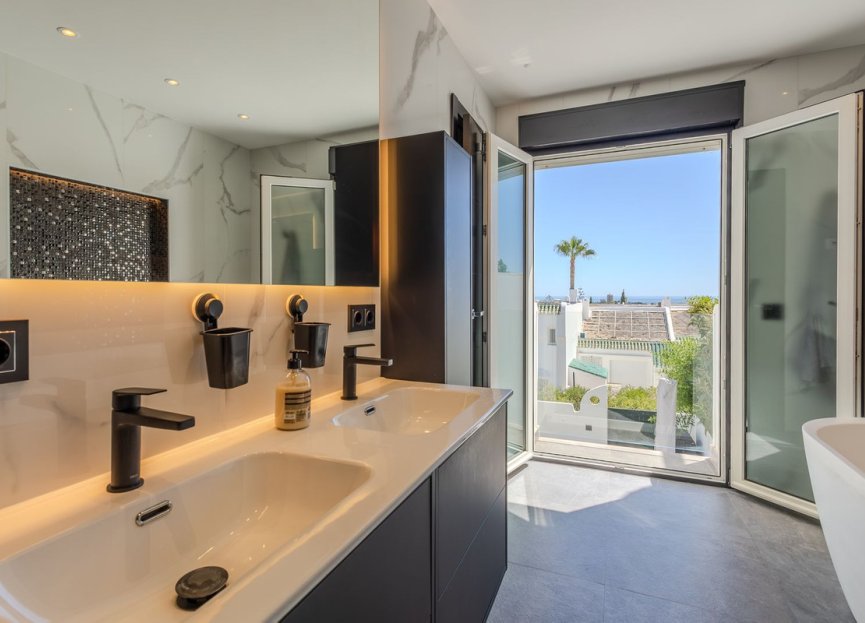 Resale - House - Townhouse - Marbella - Nueva Andalucia