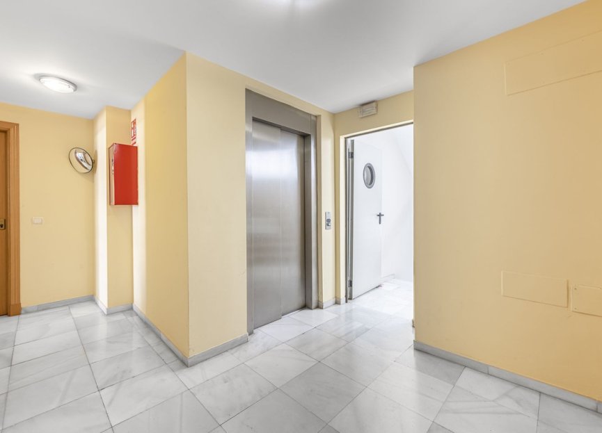 Resale - Apartment - Middle Floor Apartment - Fuengirola - Fuengirola Centro