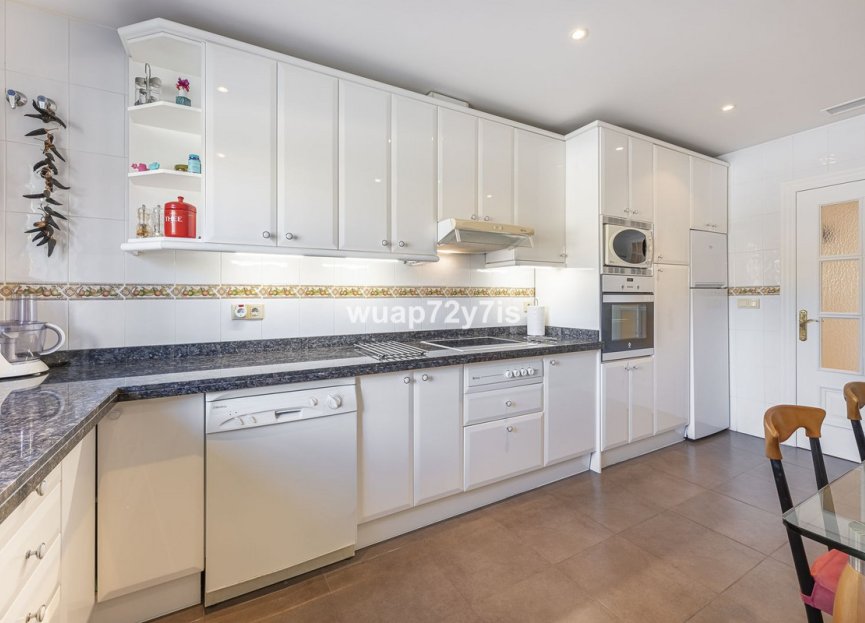 Resale - Ground floor apartment - Estepona - Estepona Centro