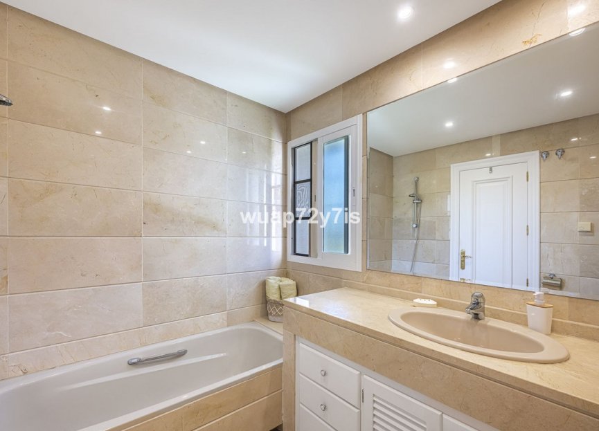 Resale - Ground floor apartment - Estepona - Estepona Centro