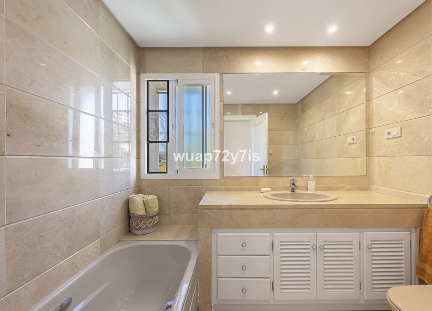 Resale - Ground floor apartment - Estepona - Estepona Centro