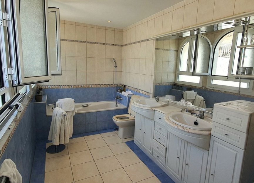 Resale - Apartment - Penthouse - Marbella - Marbesa