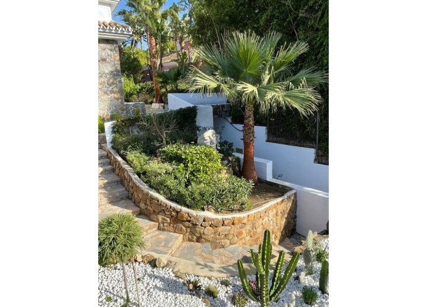 Resale - House - Detached Villa - Marbella - Nueva Andalucia