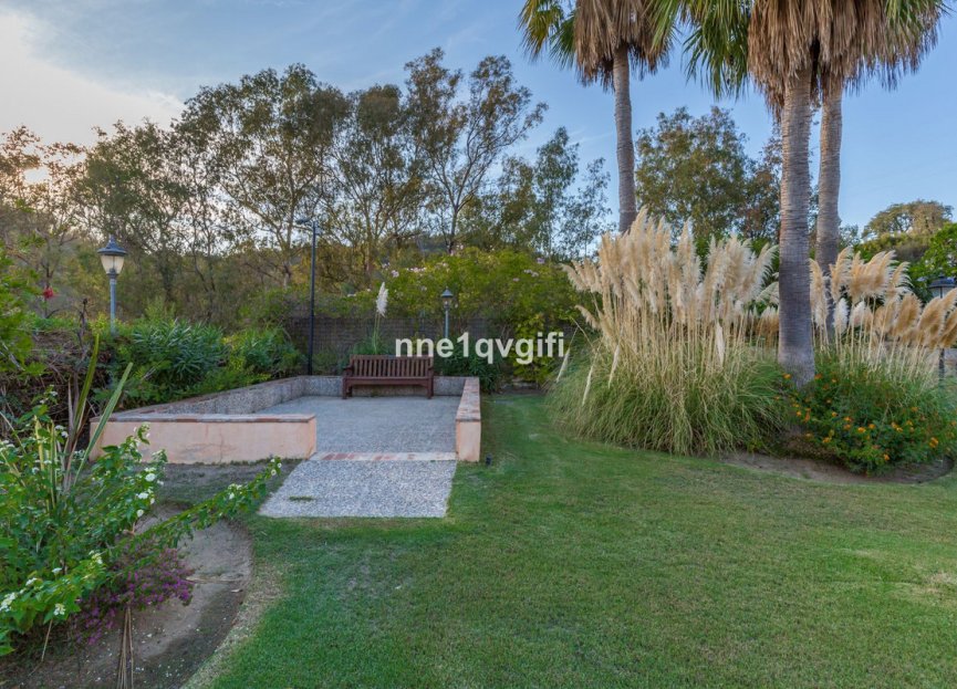 Resale - Apartment - Middle Floor Apartment - Marbella - Elviria