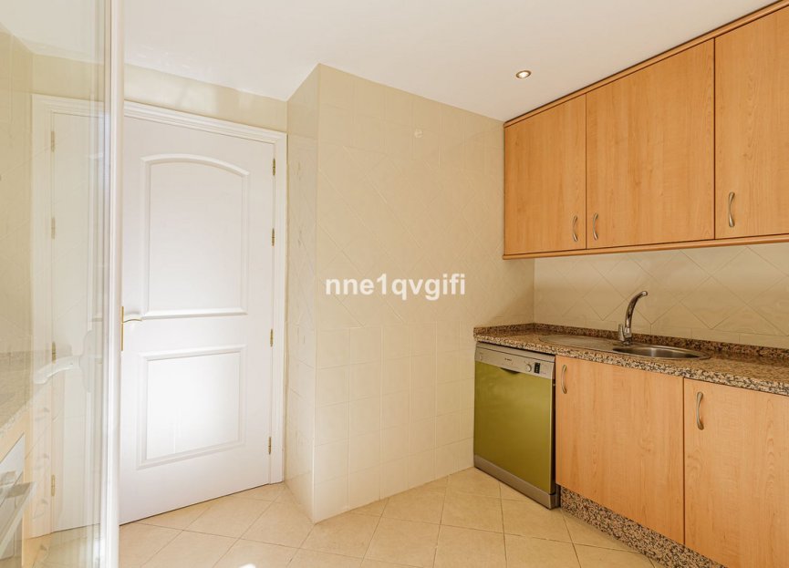 Resale - Apartment - Middle Floor Apartment - Marbella - Elviria