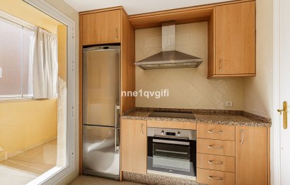 Resale - Apartment - Middle Floor Apartment - Marbella - Elviria