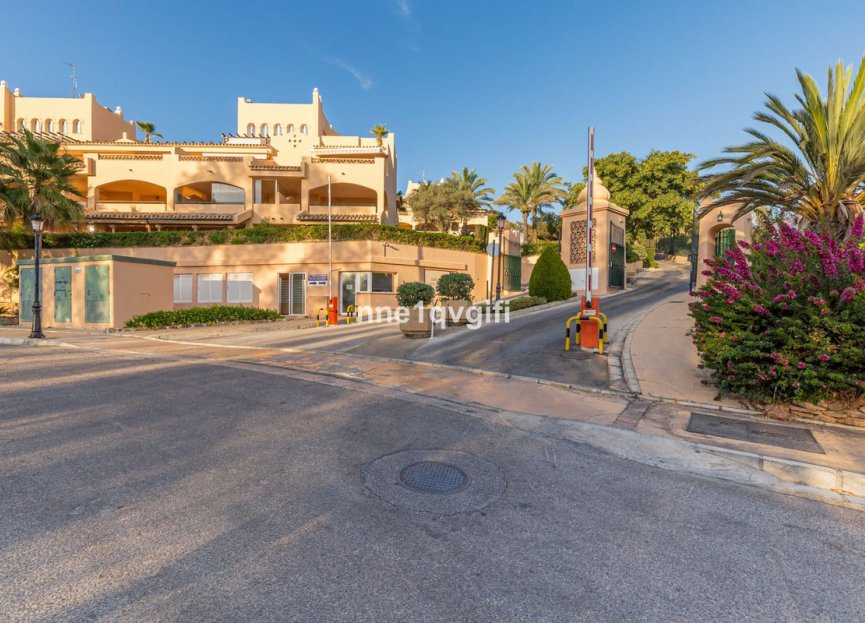 Resale - Apartment - Middle Floor Apartment - Marbella - Elviria