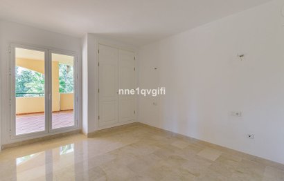 Resale - Apartment - Middle Floor Apartment - Marbella - Elviria