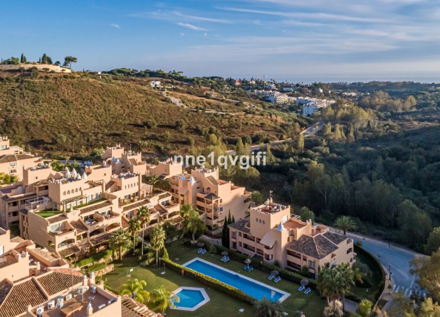 Resale - Apartment - Middle Floor Apartment - Marbella - Elviria