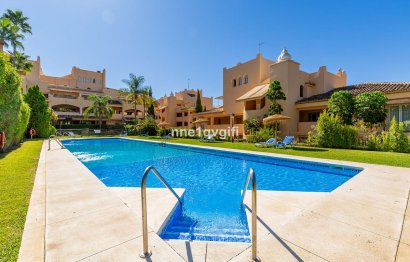 Resale - Apartment - Middle Floor Apartment - Marbella - Elviria