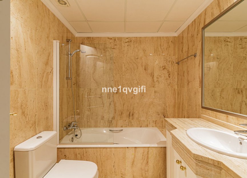 Resale - Apartment - Middle Floor Apartment - Marbella - Elviria