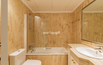 Resale - Apartment - Middle Floor Apartment - Marbella - Elviria