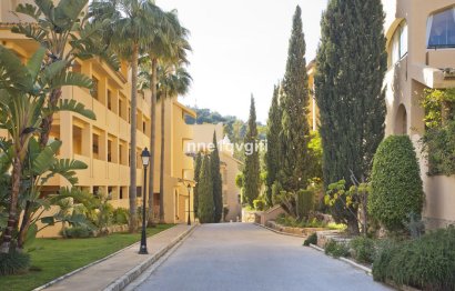 Resale - Apartment - Middle Floor Apartment - Marbella - Elviria