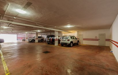 Resale - Apartment - Middle Floor Apartment - Marbella - Elviria