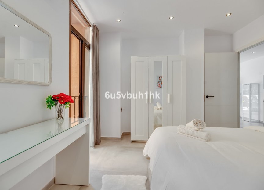 Resale - Apartment - Middle Floor Apartment - Estepona - Estepona Centro