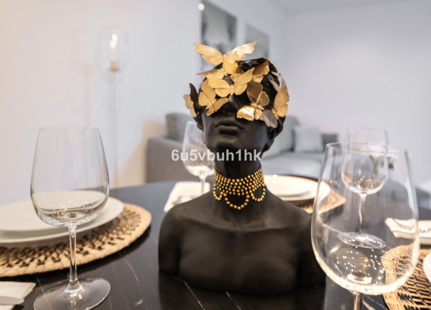 Resale - Apartment - Middle Floor Apartment - Estepona - Estepona Centro