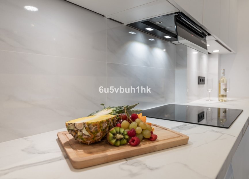 Resale - Apartment - Middle Floor Apartment - Estepona - Estepona Centro