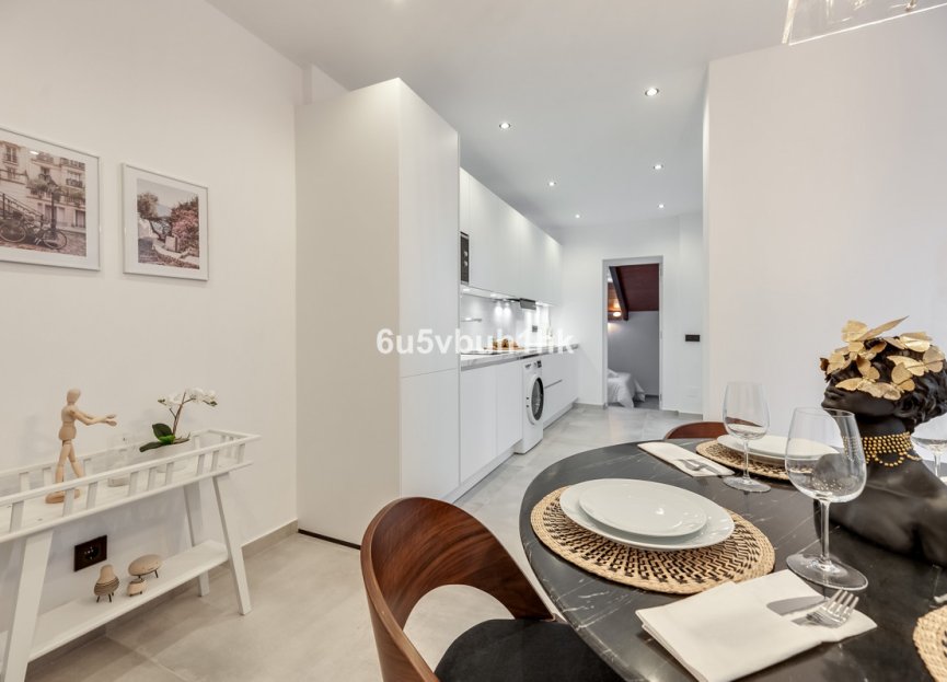 Resale - Apartment - Middle Floor Apartment - Estepona - Estepona Centro