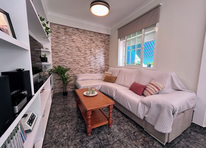 Resale - Apartment - Middle Floor Apartment - Estepona - Estepona Centro