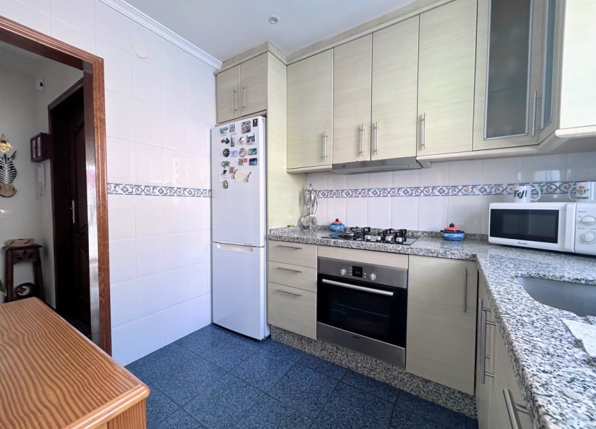 Resale - Apartment - Middle Floor Apartment - Estepona - Estepona Centro