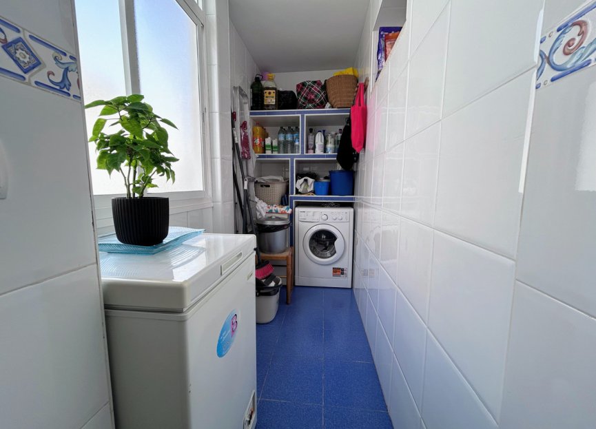 Resale - Apartment - Middle Floor Apartment - Estepona - Estepona Centro