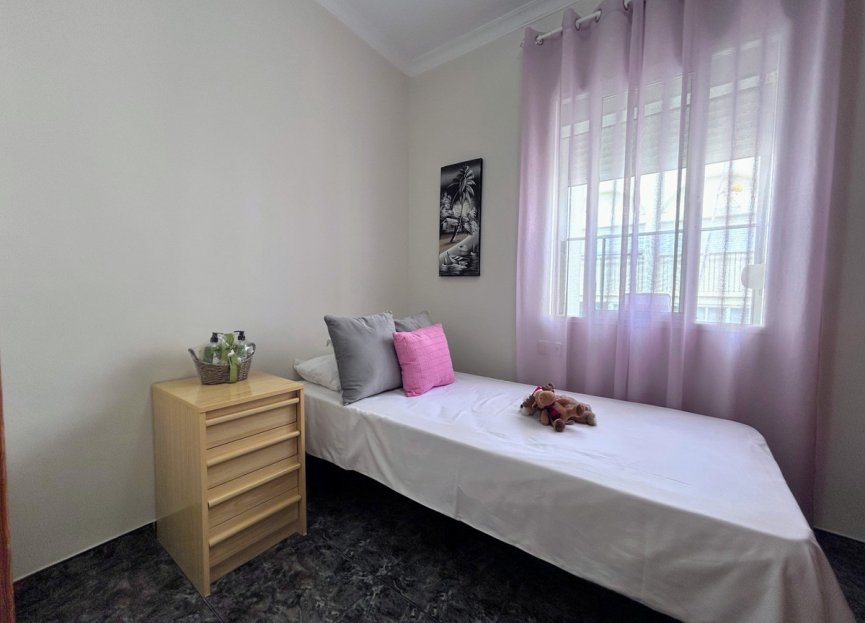 Resale - Apartment - Middle Floor Apartment - Estepona - Estepona Centro