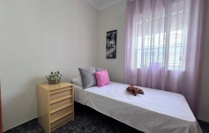 Resale - Apartment - Middle Floor Apartment - Estepona - Estepona Centro