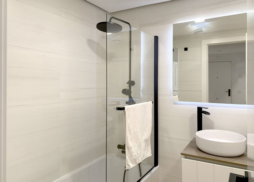 Resale - Ground floor apartment - Estepona - Selwo