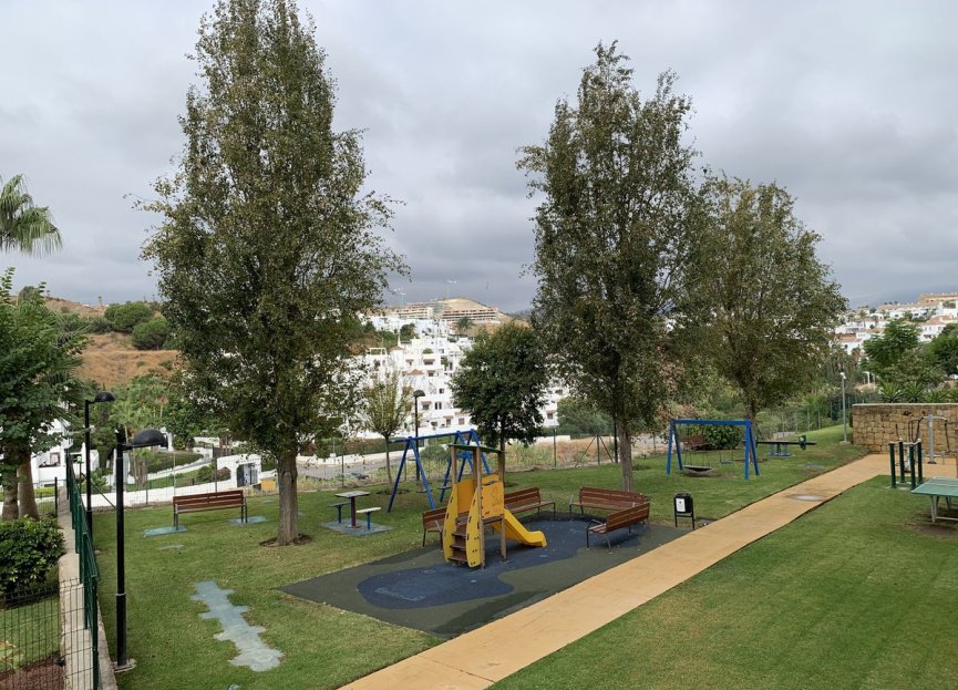 Resale - Ground floor apartment - Estepona - Selwo