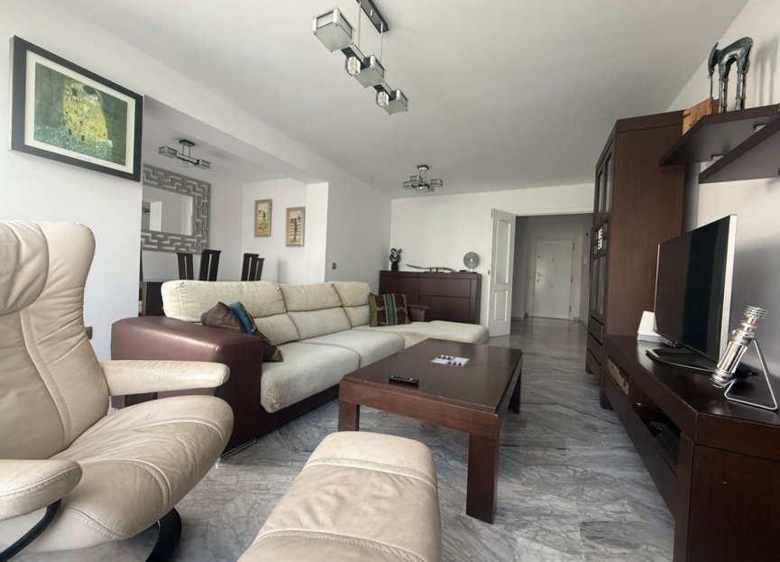 Resale - Apartment - Middle Floor Apartment - Marbella - Nueva Andalucia