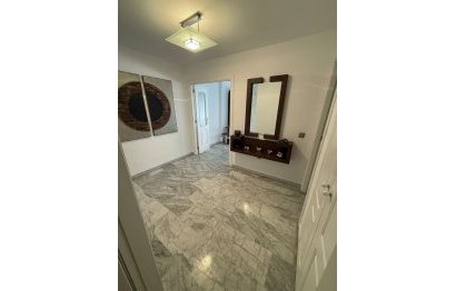 Resale - Apartment - Middle Floor Apartment - Marbella - Nueva Andalucia