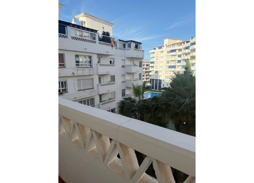 Resale - Apartment - Middle Floor Apartment - Marbella - Nueva Andalucia