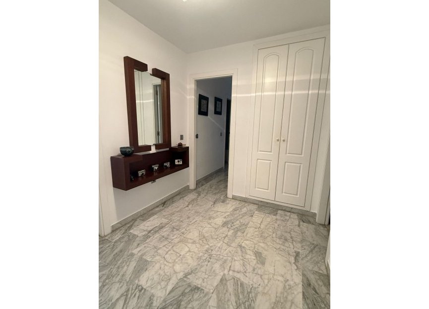 Resale - Apartment - Middle Floor Apartment - Marbella - Nueva Andalucia