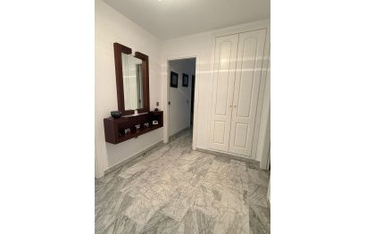 Resale - Apartment - Middle Floor Apartment - Marbella - Nueva Andalucia