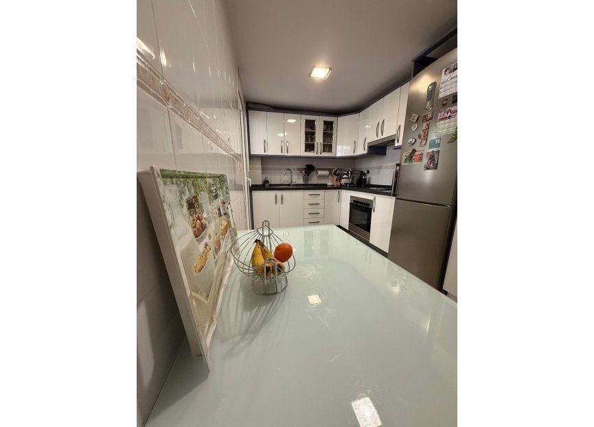 Resale - Apartment - Middle Floor Apartment - Marbella - Nueva Andalucia