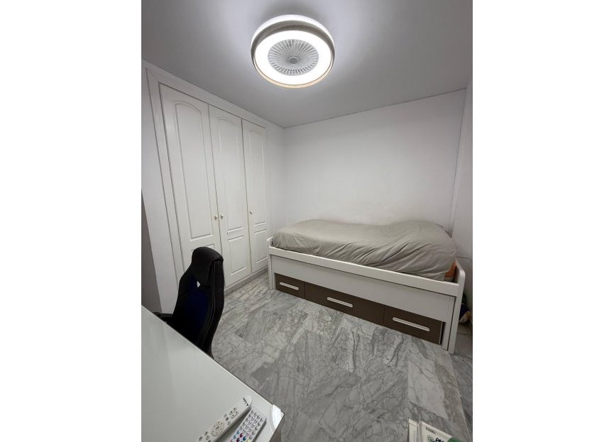 Resale - Apartment - Middle Floor Apartment - Marbella - Nueva Andalucia