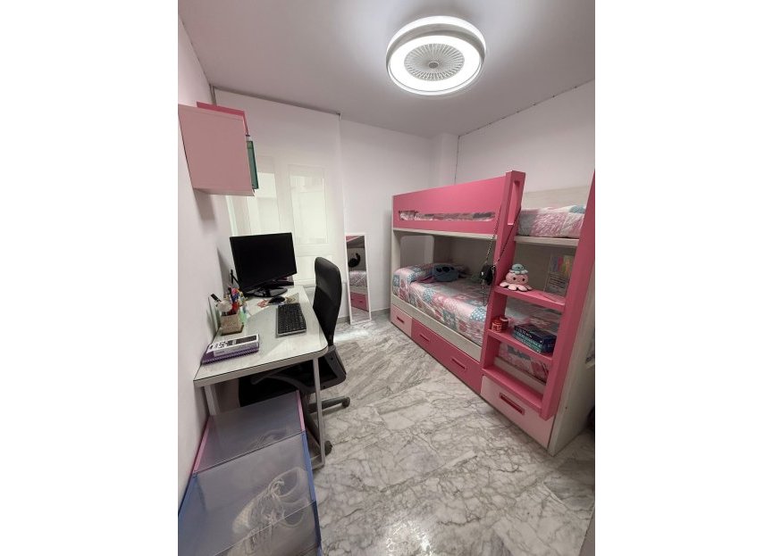 Resale - Apartment - Middle Floor Apartment - Marbella - Nueva Andalucia