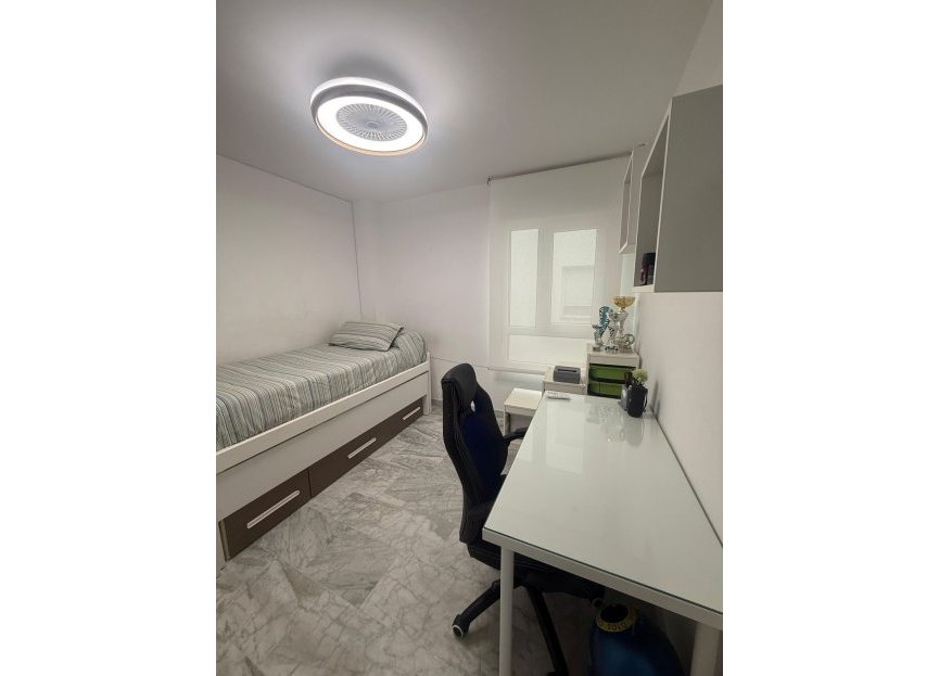 Resale - Apartment - Middle Floor Apartment - Marbella - Nueva Andalucia