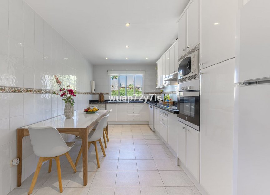 Resale - Apartment - Penthouse - Estepona - Estepona Centro