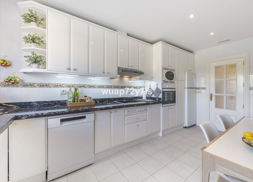 Resale - Apartment - Penthouse - Estepona - Estepona Centro