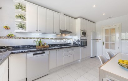 Resale - Apartment - Penthouse - Estepona - Estepona Centro