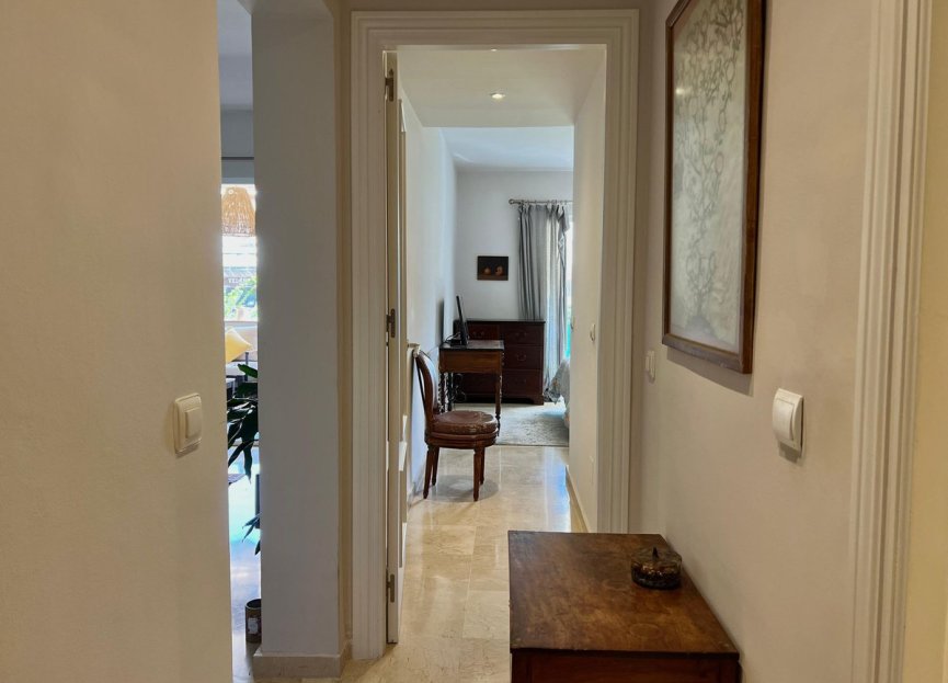 Resale - Apartment - Middle Floor Apartment - Marbella - Guadalmina Alta