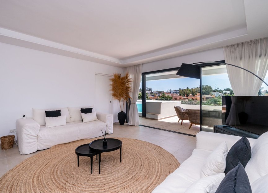 Resale - Apartment - Middle Floor Apartment - Estepona - Estepona Centro