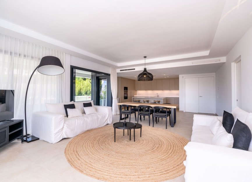 Resale - Apartment - Middle Floor Apartment - Estepona - Estepona Centro