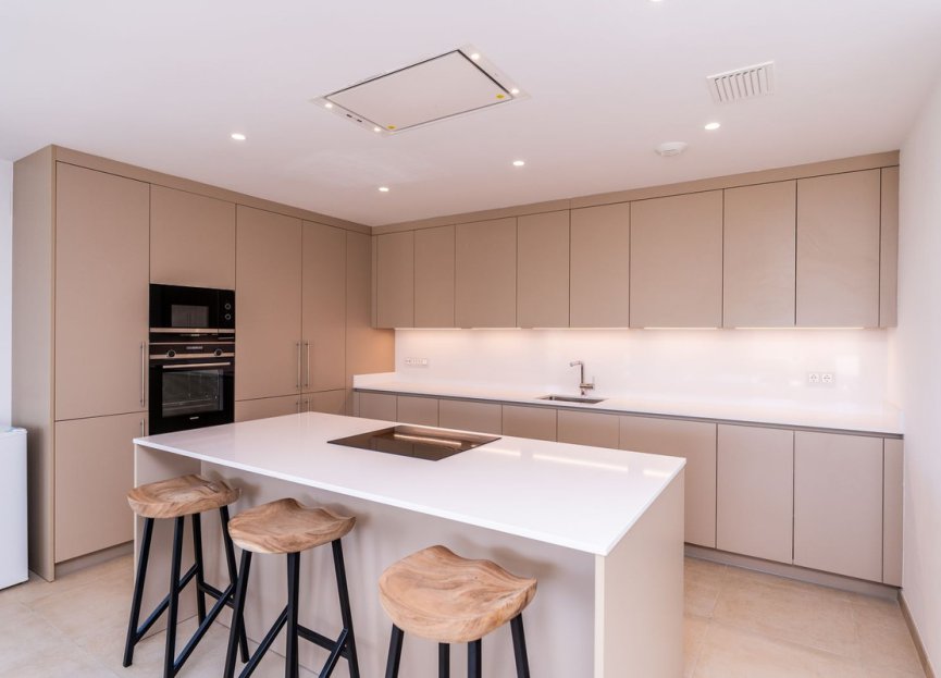 Resale - Apartment - Middle Floor Apartment - Estepona - Estepona Centro