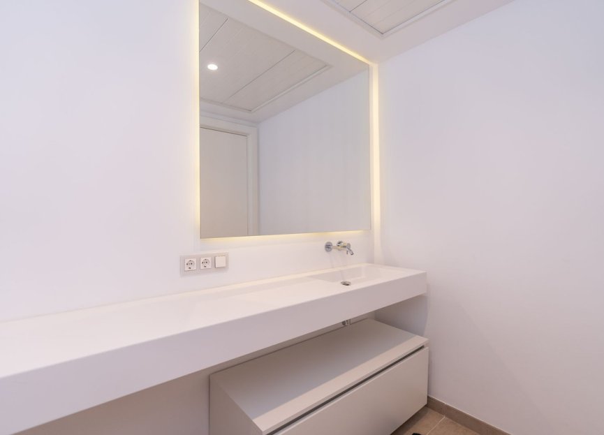 Resale - Apartment - Middle Floor Apartment - Estepona - Estepona Centro