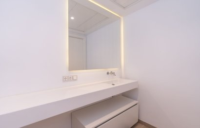 Resale - Apartment - Middle Floor Apartment - Estepona - Estepona Centro